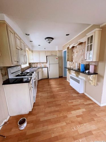 2335 Mitchell Pl, North Bellmore NY  11710-3332 exterior