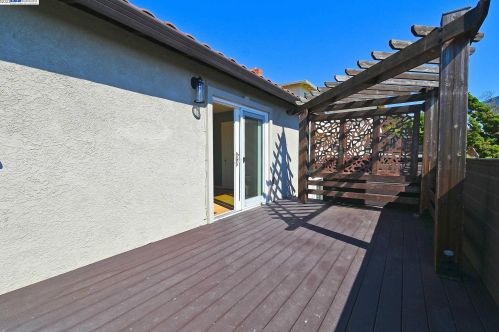 2400 Prosperity Way, San Leandro CA  94578-1124 exterior