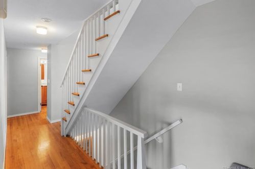 1 Yellow Yellow Cir, Middletown CT  06457-4929 exterior