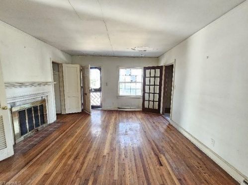 1521 Colonial Ave, Greensboro NC  27408-4907 exterior