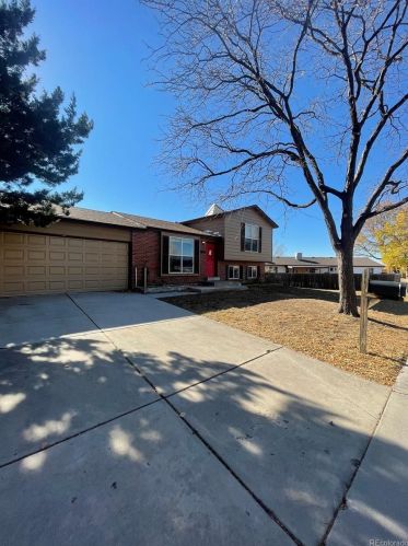 16544 Kansas Pl, Denver, CO 80017-4123