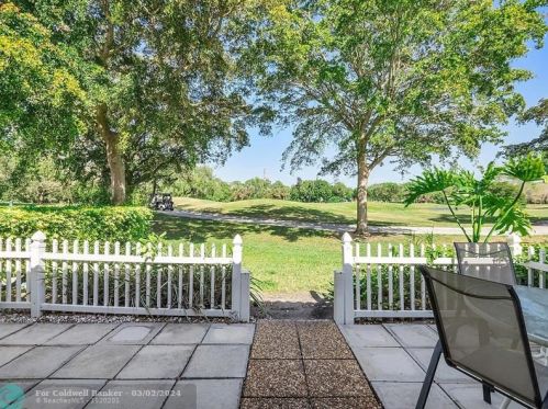 5293 Stonybrook Ln, Boynton Beach FL  33437-1616 exterior