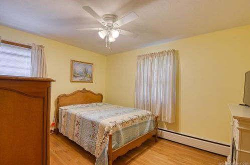 32 Maple View Dr, Waterbury CT  06716-1643 exterior
