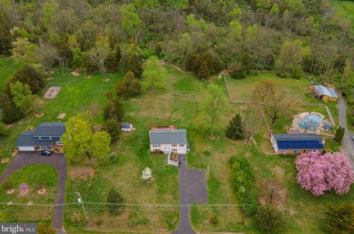 1822 Old Sumneytown Pike, Harleysville PA  19438-1129 exterior