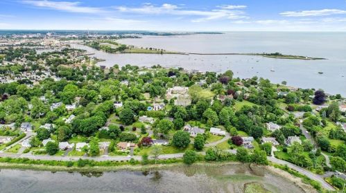 124 Old Battery Rd, Bridgeport CT  06605-3616 exterior