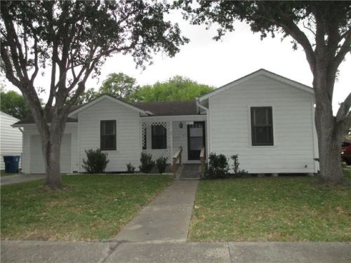 611 Henderson St, Bishop, TX 78343-2903