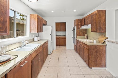 6227 Buisson St, San Diego CA 92122-2246 exterior