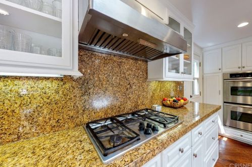 22926 Wrencrest Dr, Calabasas CA  91302-1866 exterior