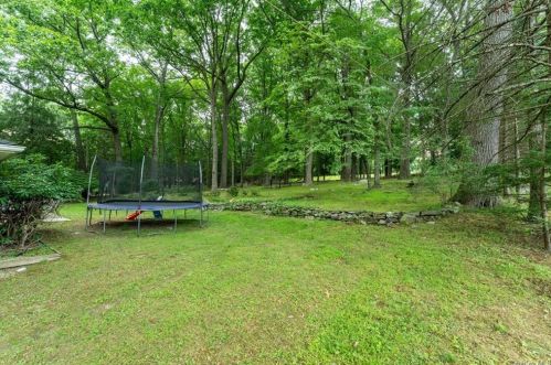 4 Hillside Ter, Airmont NY  10901-2105 exterior