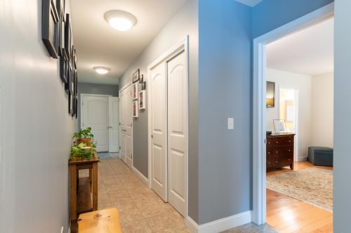 19 Pilgrim Cir, Nashua NH  03063-2827 exterior