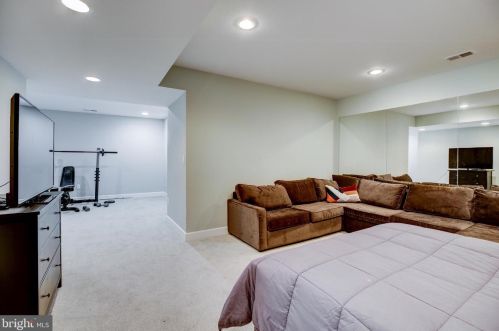 20405 Crimson Pl, Leesburg VA 20175-6362 exterior