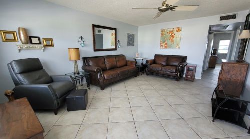 147 Chatham G, West Palm Beach FL  33417-1823 exterior