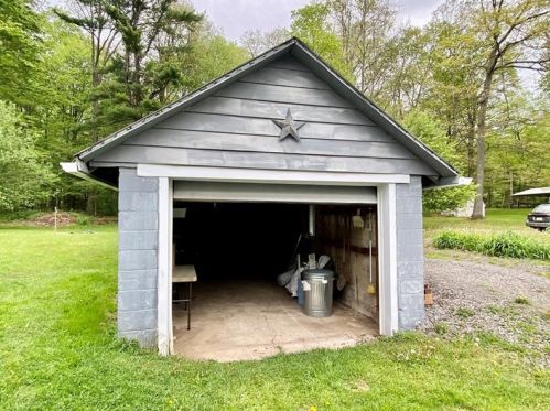 2416 Copper Kettle Hwy, Rockwood, PA 15557-7532