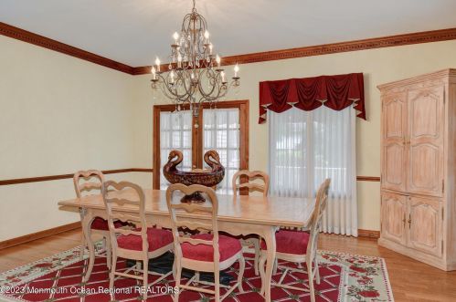 515 Seven Bridges Rd, Little Silver NJ  07739-1742 exterior