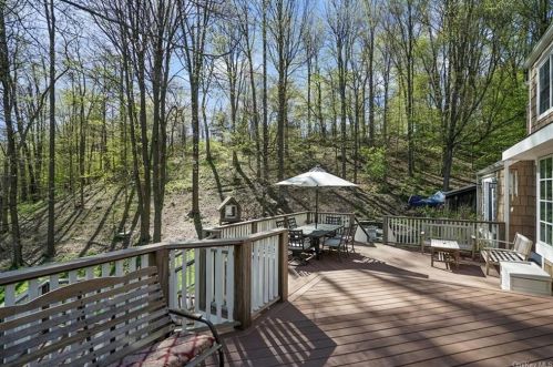 28 Kings Point Ln, Washingtonville NY  10992-2026 exterior