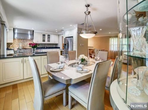 550 Franklin Ave, Franklin Lakes NJ  07417-2512 exterior