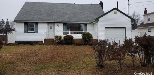 72 Neptune Ave, North Lindenhurst, NY 11757-6821