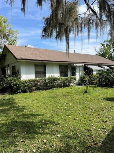 955 Southern Ave, Lakeland FL  33815-3945 exterior