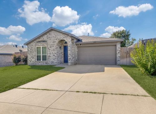 10917 Hornby St, Fort Worth, TX 76108-4517
