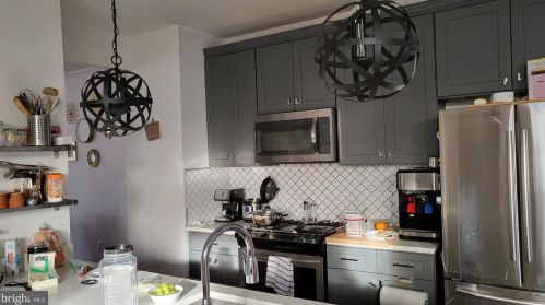 2605 Logan Wood Dr, Herndon VA  20171-4492 exterior