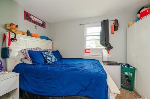 60 Locust St, Central Islip NY  11722-3126 exterior