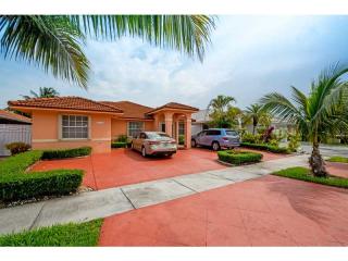 12724 6th Ln, Miami, FL 33182-1161