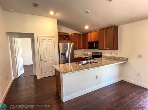 5870 Pine Trail Cir, Fort Pierce FL  34983 exterior