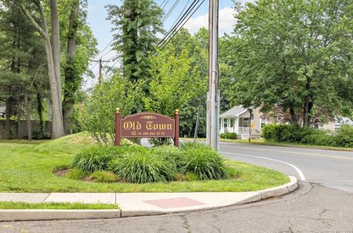 31 Lance Cir, Bridgeport, CT 06606-1050