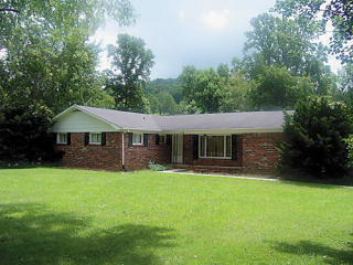 179 Sandy Rd, Cookeville, TN 38506-5238
