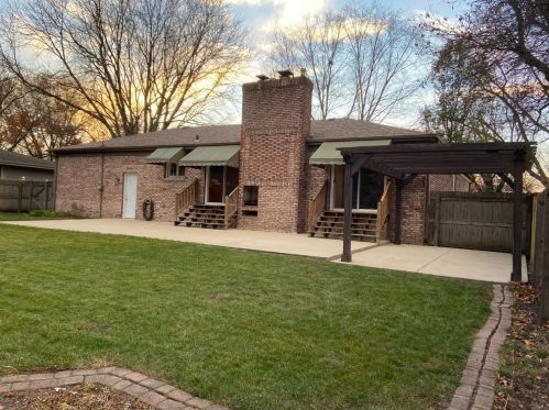 9217 Birch Dr, Hammond, IN 46321-3320