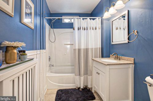 33 Vassar Rd, Camden NJ  08106-1623 exterior