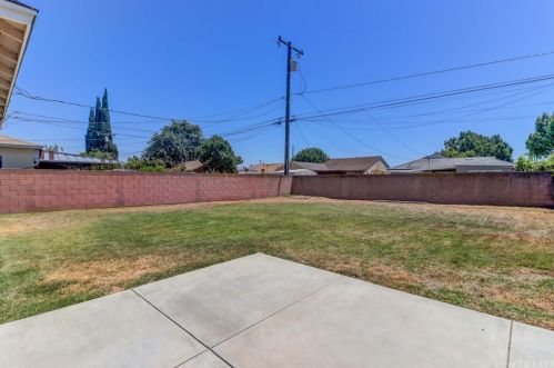 9122 Olive St, Bellflower CA  90706-4518 exterior