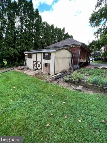 1553 New Holland Pike, Lancaster PA 17601-5653 exterior