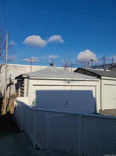 2879 Dill Pl, Bronx NY  10465-2419 exterior