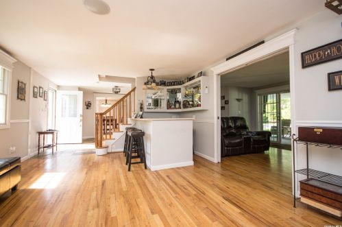 70 Osborne Ave, Mount Sinai NY  11766-3138 exterior