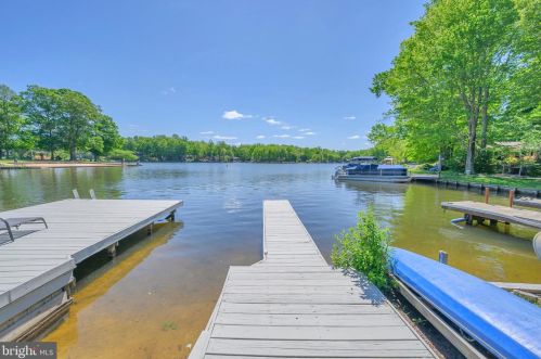 302 Harrison Cir, Locust Grove, VA 22508-5256