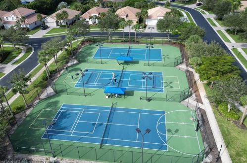 16200 Parque Ln, Naples FL  34110-2826 exterior