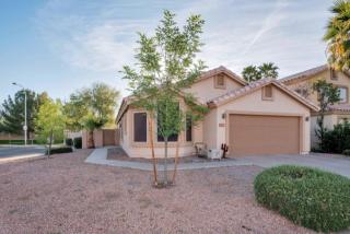 1087 Saguaro St, Chandler, AZ 85224-4069