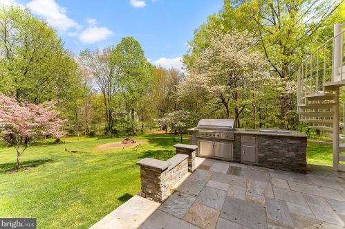 10085 Fox Hound Dr, Nokesville VA  20181-1431 exterior