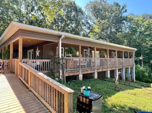 6961 Little Mountain Rd, Sherrills Ford, NC 28673-9798
