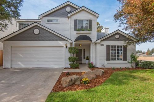 2094 Pepper Tree Ln, Madera, CA 93637-4921