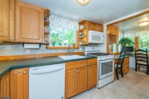 21 Lagoon Trl, Kinnelon NJ  07405-3310 exterior