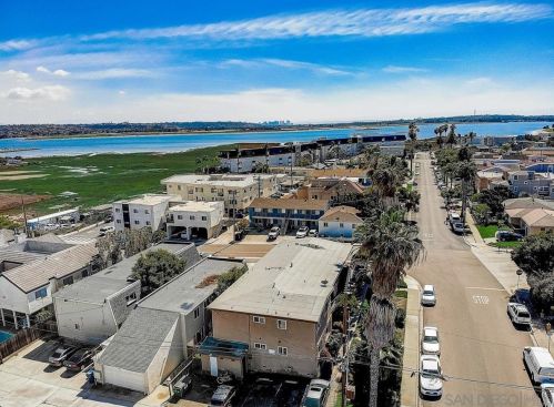 4101 Morrell St, San Diego CA 92109-4641 exterior