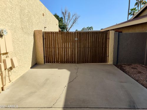 2911 Dartmouth St, Mesa, AZ 85213-6942