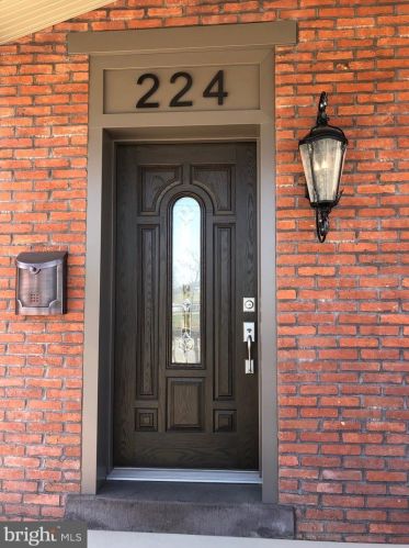 224 Main St, Mount Joy, PA 17552-1516
