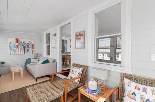 18 Lakeview Dr, South Kingstown RI  02882-1223 exterior