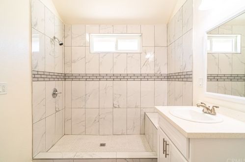 5477 Myrtle Ave, Long Beach CA 90807-2440 exterior