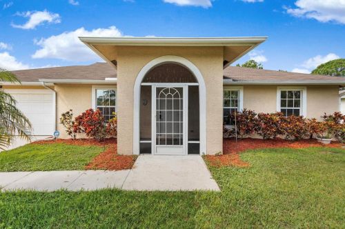5762 Jigsaw Ln, Fort Pierce, FL 34986-3932