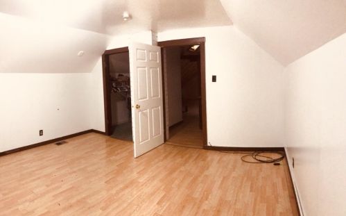 1147 Summer St, Hammond, IN 46320-2141