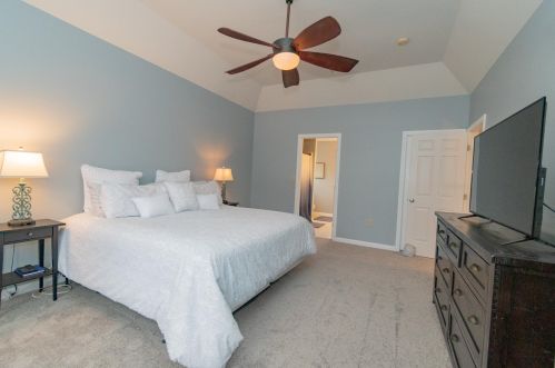 59 Lisa Dr, Goffstown NH  03045-2833 exterior